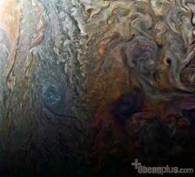Planet Jupiter dark spot dari ketinggian 14.500km di permukaan 
dibuat dari camera spacecraft Juno