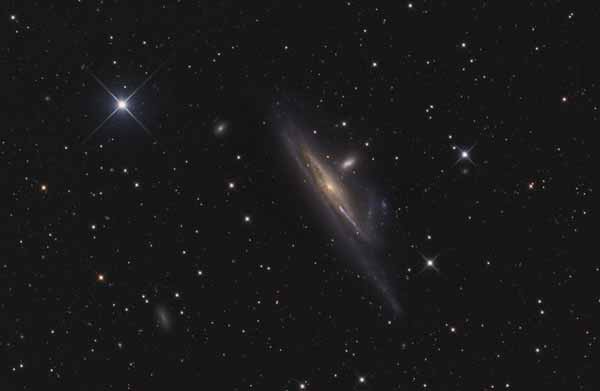 Galaksi NGC 1532 bersiap kaninal galaksi kecil
